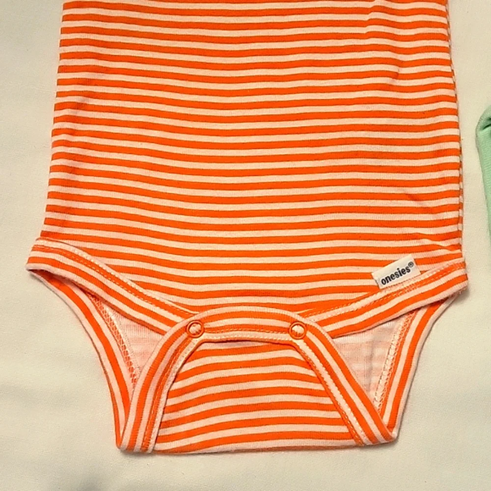 Gerber 7 Piece Infant Onesie Bodysuit & Sock Bundle